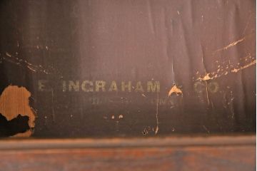 アンティーク雑貨　E. INGRAHAM(イングラハム)　経年を感じる文字盤の味わいと振り子のクラシカルなデザインが魅力の置時計(R-051126)