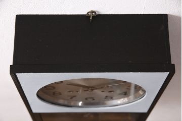 アンティーク雑貨　昭和レトロ　ペイント　ゼンマイ式　ミッドセンチュリーな雰囲気を醸しだす柱時計(振り子時計、掛け時計)(R-051127)
