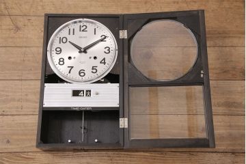アンティーク雑貨　昭和レトロ　ペイント　ゼンマイ式　ミッドセンチュリーな雰囲気を醸しだす柱時計(振り子時計、掛け時計)(R-051127)
