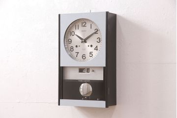 アンティーク雑貨　昭和レトロ　ペイント　ゼンマイ式　ミッドセンチュリーな雰囲気を醸しだす柱時計(振り子時計、掛け時計)(R-051127)