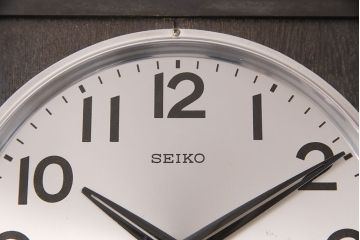アンティーク雑貨　昭和レトロ　ペイント　ゼンマイ式　ミッドセンチュリーな雰囲気を醸しだす柱時計(振り子時計、掛け時計)(R-051127)