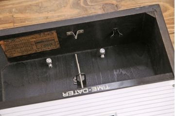 アンティーク雑貨　昭和レトロ　ペイント　ゼンマイ式　ミッドセンチュリーな雰囲気を醸しだす柱時計(振り子時計、掛け時計)(R-051127)