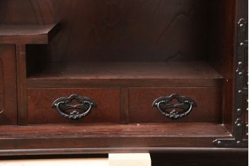 中古　美品　岩谷堂箪笥　桜木家具店作　脚(台輪)付きリメイク　上質な和の空間づくりに活躍する収納棚(茶棚、飾り棚、サイドボード)(R-051128)