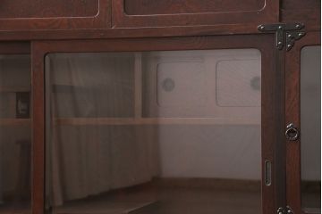 中古　美品　岩谷堂箪笥　桜木家具店作　脚(台輪)付きリメイク　上質な和の空間づくりに活躍する収納棚(茶棚、飾り棚、サイドボード)(R-051128)