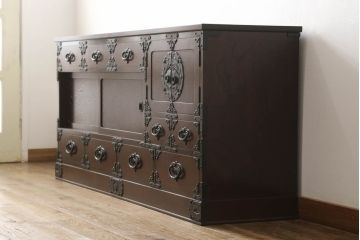 中古　美品　岩谷堂箪笥　桜木家具店作　天板リメイク　和の趣あふれるサイドボード(収納棚、ローチェスト、引き出し、ローボード、リビングボード、テレビ台)(R-051129)