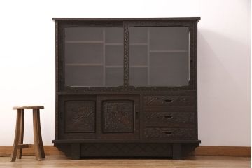 中古　美品　軽井沢彫り　桜の彫りが見事!職人技を堪能できるサイドボード(サイドキャビネット、収納棚、飾り棚、茶箪笥、茶タンス)(R-051132)