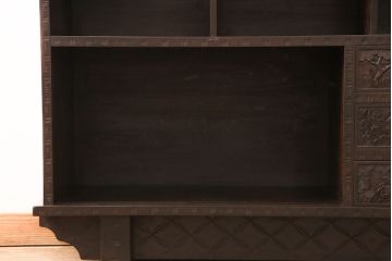 中古　美品　軽井沢彫り　桜の彫りが見事!職人技を堪能できるサイドボード(サイドキャビネット、収納棚、飾り棚、茶箪笥、茶タンス)(R-051132)