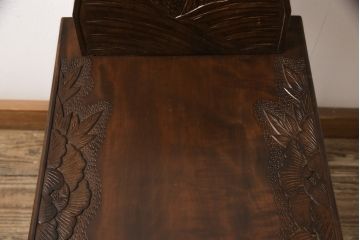 中古　伝統工芸　軽井沢彫り　大輪の牡丹の彫が目を惹くダイニングチェア(板座チェア、椅子)(R-051134)