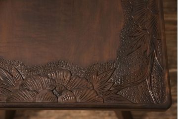中古　伝統工芸　軽井沢彫り　大輪の牡丹の彫が目を惹くダイニングチェア(板座チェア、椅子)(R-051135)