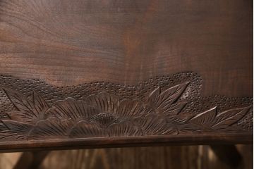 中古　伝統工芸　軽井沢彫り　大輪の牡丹の彫が目を惹くダイニングチェア(板座チェア、椅子)(R-051135)