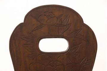 中古　伝統工芸　軽井沢彫り　大輪の牡丹の彫が目を惹くダイニングチェア(板座チェア、椅子)(R-051135)