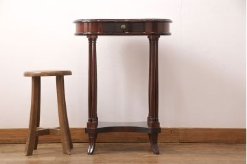中古　美品　イタリア輸入家具　ディスプレイ台としてもおすすめ!クラシカルな佇まいが魅力のキドニーテーブル(サイドテーブル、コンソールテーブル、電話台、花台)(R-051136)