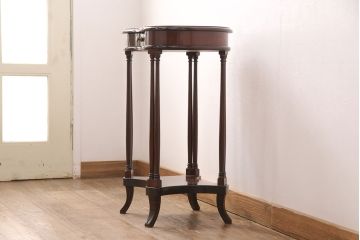 中古　美品　イタリア輸入家具　ディスプレイ台としてもおすすめ!クラシカルな佇まいが魅力のキドニーテーブル(サイドテーブル、コンソールテーブル、電話台、花台)(R-051136)