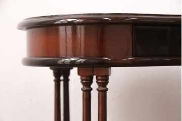 中古　美品　イタリア輸入家具　ディスプレイ台としてもおすすめ!クラシカルな佇まいが魅力のキドニーテーブル(サイドテーブル、コンソールテーブル、電話台、花台)(R-051136)