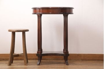 中古　美品　イタリア輸入家具　ディスプレイ台としてもおすすめ!クラシカルな佇まいが魅力のキドニーテーブル(サイドテーブル、コンソールテーブル、電話台、花台)(R-051136)