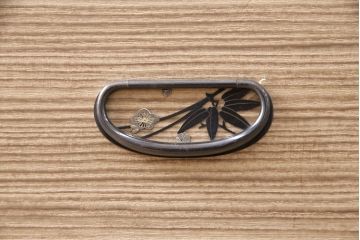中古　国産　控えめな意匠が品の良さを漂わせる衣装盆付き総桐箪笥(並厚、四方丸)(衣装箪笥、着物箪笥、和タンス、桐たんす)(定価約90万円)(R-051143)