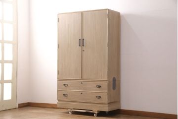 中古　国産　控えめな意匠が品の良さを漂わせる衣装盆付き総桐箪笥(並厚、四方丸)(衣装箪笥、着物箪笥、和タンス、桐たんす)(定価約90万円)(R-051143)