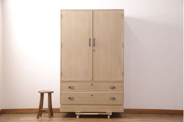 中古　国産　控えめな意匠が品の良さを漂わせる衣装盆付き総桐箪笥(並厚、四方丸)(衣装箪笥、着物箪笥、和タンス、桐たんす)(定価約90万円)(R-051143)