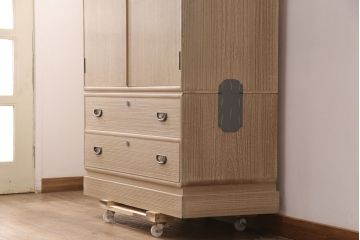 中古　国産　控えめな意匠が品の良さを漂わせる衣装盆付き総桐箪笥(並厚、四方丸)(衣装箪笥、着物箪笥、和タンス、桐たんす)(定価約90万円)(R-051143)