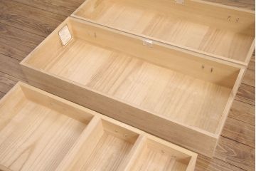 中古　国産　控えめな意匠が品の良さを漂わせる衣装盆付き総桐箪笥(並厚、四方丸)(衣装箪笥、着物箪笥、和タンス、桐たんす)(定価約90万円)(R-051143)
