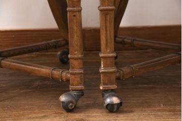 中古　DREXEL HERITAGE(ドレクセルヘリテイジ)　Grand Villa(グランドヴィラ)　くつろぎの時間を演出するキャスター付きパーティーチェア2脚セット(ダイニングチェア、アームチェア)(定価2脚で約40万円)(R-051146)