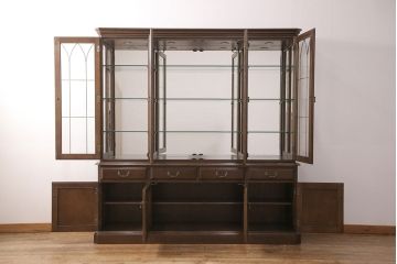 中古  美品　カリモク　domani(ドマーニ)　QUEENS　LIFE(クイーンズライフ)　クラシカルな佇まいが魅力のキュリオケース(キャビネット・ガラスケース)(定価約95万円)(R-051148)