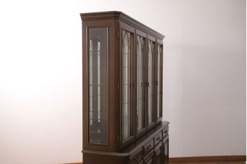 中古  美品　カリモク　domani(ドマーニ)　QUEENS　LIFE(クイーンズライフ)　クラシカルな佇まいが魅力のキュリオケース(キャビネット・ガラスケース)(定価約95万円)(R-051148)