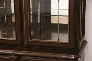 中古  美品　カリモク　domani(ドマーニ)　QUEENS　LIFE(クイーンズライフ)　クラシカルな佇まいが魅力のキュリオケース(キャビネット・ガラスケース)(定価約95万円)(R-051148)
