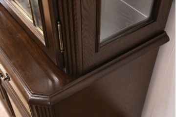 中古  美品　カリモク　domani(ドマーニ)　QUEENS　LIFE(クイーンズライフ)　クラシカルな佇まいが魅力のキュリオケース(キャビネット・ガラスケース)(定価約95万円)(R-051148)