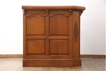 中古　美品　横浜クラシック家具　ダニエル(Daniel)　大容量の収納力が嬉しい!高級感と重厚感を兼ね備えたコーナーカウンター(収納棚、カウンターテーブル)(定価約160万円)(R-051149)