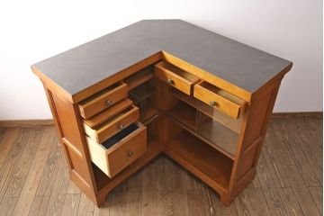 中古　美品　横浜クラシック家具　ダニエル(Daniel)　大容量の収納力が嬉しい!高級感と重厚感を兼ね備えたコーナーカウンター(収納棚、カウンターテーブル)(定価約160万円)(R-051149)