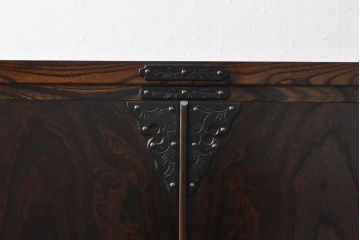 中古　岩谷堂箪笥　台輪付きリメイク　深みのある色合いと優しい木目が魅力の衣装盆付きサイドボード(サイドチェスト、引き出し、衣装タンス、着物箪笥、収納棚)(R-051151)