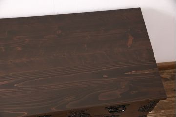 中古　美品　岩谷堂箪笥　天板リメイク　深みのある色合いと力強い金具が和の雰囲気を高めるサイドチェスト(引き出し、衣装タンス、収納箪笥、ローチェスト)(R-051152)