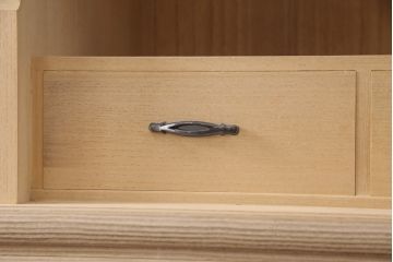 中古　国産　松竹梅の意匠が和の趣を高める総桐箪笥(並厚、四方丸)(衣装箪笥、着物箪笥、和タンス、桐たんす)(定価約100万円)(R-051153)