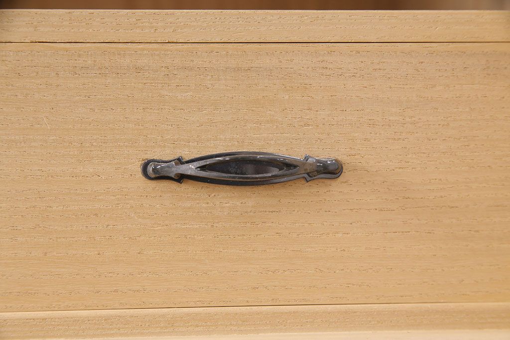 中古　国産　松竹梅の意匠が和の趣を高める総桐箪笥(並厚、四方丸)(衣装箪笥、着物箪笥、和タンス、桐たんす)(定価約100万円)(R-051153)