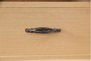 中古　国産　松竹梅の意匠が和の趣を高める総桐箪笥(並厚、四方丸)(衣装箪笥、着物箪笥、和タンス、桐たんす)(定価約100万円)(R-051153)