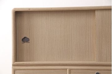 中古　国産　松竹梅の意匠が和の趣を高める総桐箪笥(並厚、四方丸)(衣装箪笥、着物箪笥、和タンス、桐たんす)(定価約100万円)(R-051153)