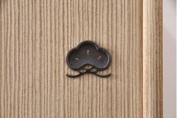 中古　国産　松竹梅の意匠が和の趣を高める総桐箪笥(並厚、四方丸)(衣装箪笥、着物箪笥、和タンス、桐たんす)(定価約100万円)(R-051153)