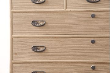 中古　国産　松竹梅の意匠が和の趣を高める総桐箪笥(並厚、四方丸)(衣装箪笥、着物箪笥、和タンス、桐たんす)(定価約100万円)(R-051153)