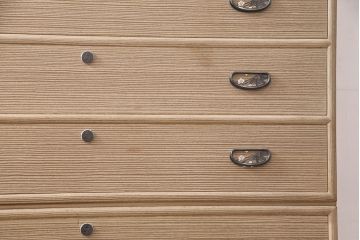 中古　国産　松竹梅の意匠が和の趣を高める総桐箪笥(並厚、四方丸)(衣装箪笥、着物箪笥、和タンス、桐たんす)(定価約100万円)(R-051153)