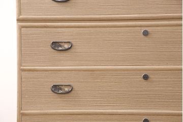 中古　国産　松竹梅の意匠が和の趣を高める総桐箪笥(並厚、四方丸)(衣装箪笥、着物箪笥、和タンス、桐たんす)(定価約100万円)(R-051153)