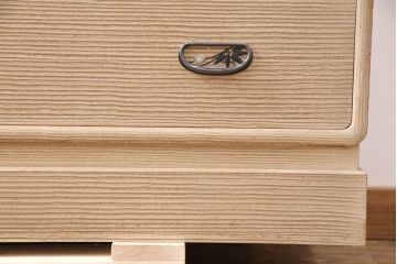 中古　国産　松竹梅の意匠が和の趣を高める総桐箪笥(並厚、四方丸)(衣装箪笥、着物箪笥、和タンス、桐たんす)(定価約100万円)(R-051153)