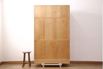 中古　国産　松竹梅の意匠が和の趣を高める総桐箪笥(並厚、四方丸)(衣装箪笥、着物箪笥、和タンス、桐たんす)(定価約100万円)(R-051153)