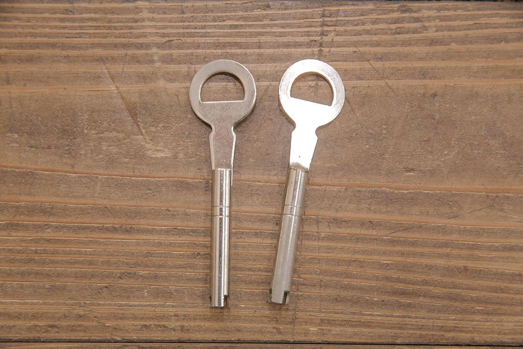 中古　国産　松竹梅の意匠が和の趣を高める総桐箪笥(並厚、四方丸)(衣装箪笥、着物箪笥、和タンス、桐たんす)(定価約100万円)(R-051153)