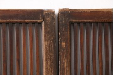 アンティーク建具　希少!総ケヤキ材製の厚手で丈夫な格子戸2枚セット(玄関戸、引き戸、建具)(R-051155)