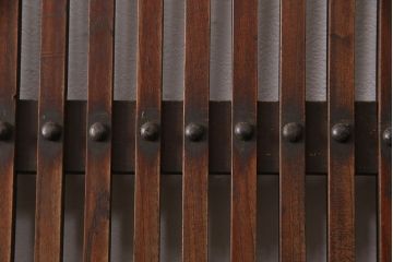 アンティーク建具　希少!総ケヤキ材製の厚手で丈夫な格子戸2枚セット(玄関戸、引き戸、建具)(R-051155)