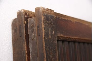 アンティーク建具　希少!総ケヤキ材製の厚手で丈夫な格子戸2枚セット(玄関戸、引き戸、建具)(R-051155)