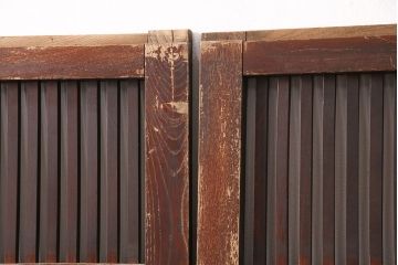 アンティーク建具　希少!総ケヤキ材製の厚手で丈夫な格子戸2枚セット(玄関戸、引き戸、建具)(R-051155)