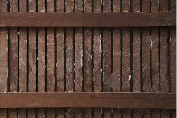 アンティーク建具　総ケヤキ材　細身のサイズが嬉しい!巾着金具がアクセントの格子蔵戸1枚(格子戸、建具、玄関戸、引き戸)(R-051156)