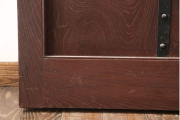 アンティーク建具　総ケヤキ材　枡格子状の帯鉄と大ぶりの金具が重厚感を演出する格子蔵戸1枚(格子戸、建具、玄関戸、引き戸)(R-051157)